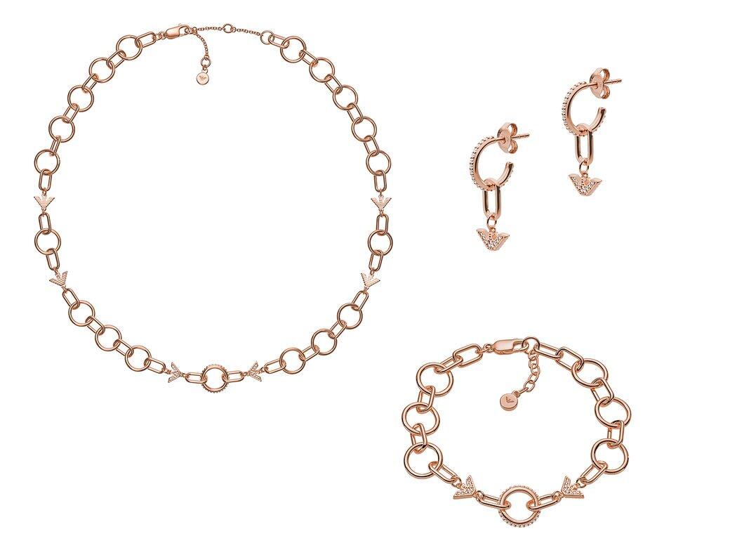 Emporio Armani亦為今個佳節精選了一系列玫瑰金色純銀首飾，是淡水珍珠和滿天