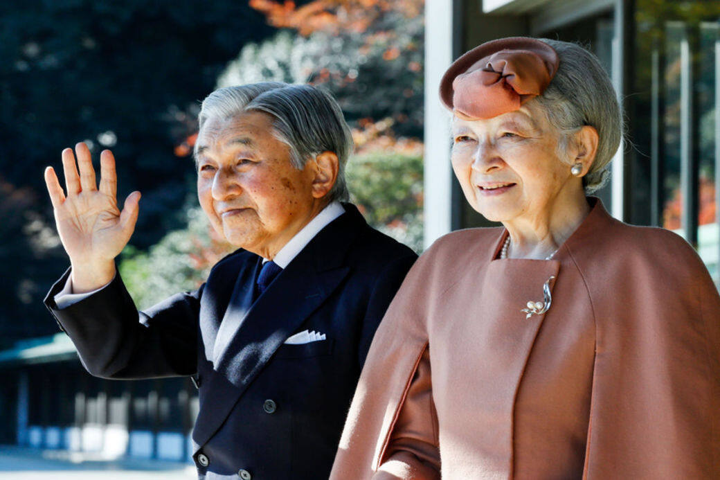 日本美智子皇后原是平民出身與明仁天皇譜寫網球情緣！84歲的她越穿越高貴