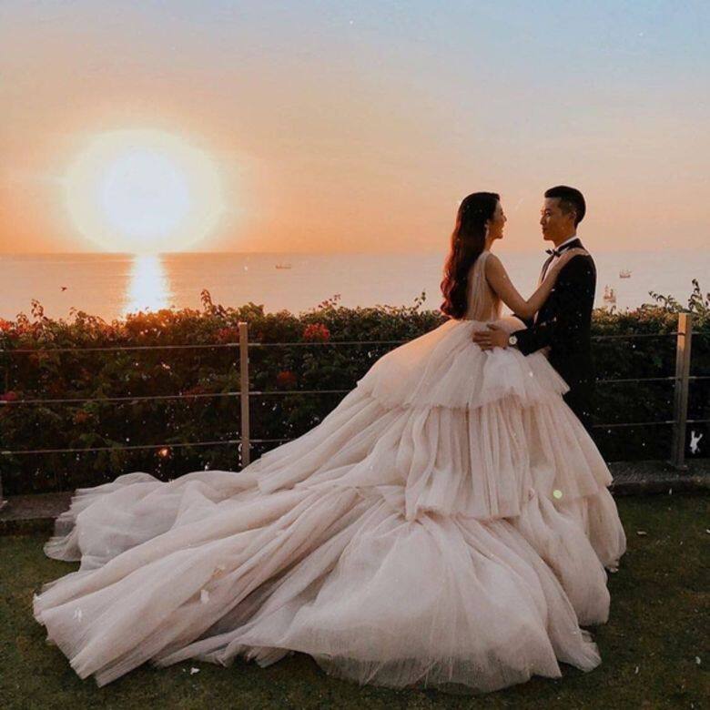以租借婚紗為主的The Wedding Gown,除了來自世界各地獨家的婚紗品牌,亦有適合 以租借婚紗為主的The Wedding Gown,除了來自世界各地獨家的婚紗品牌,亦有適合