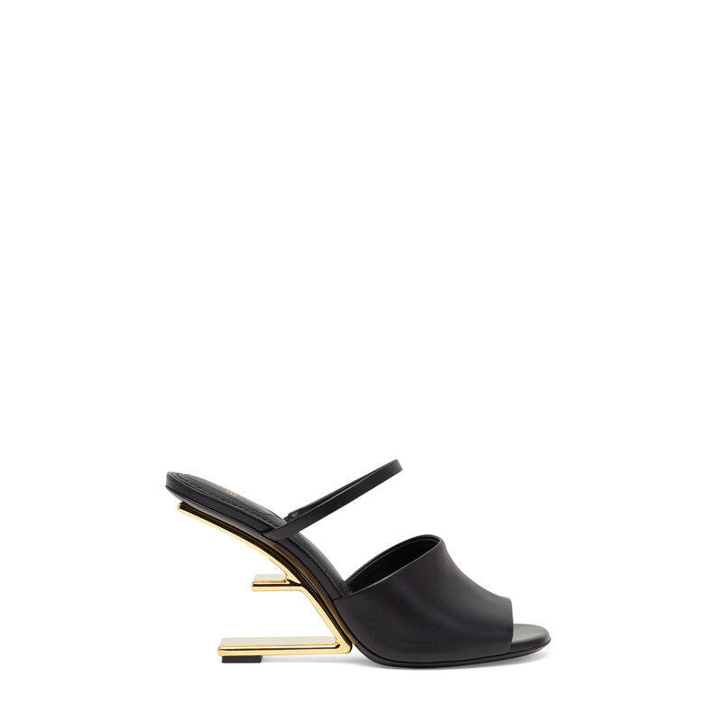 Fendi First系列黑色高跟涼鞋HKD11,200 Fendi First系列黑色高跟涼鞋HKD11,200