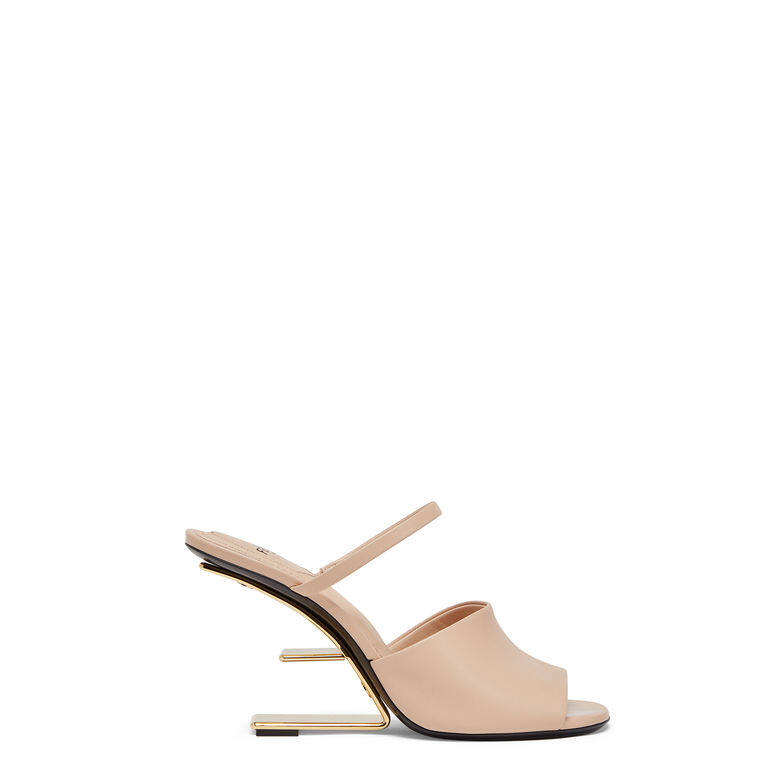 Fendi First系列裸色高跟涼鞋HKD11,200 Fendi First系列裸色高跟涼鞋HKD11,200