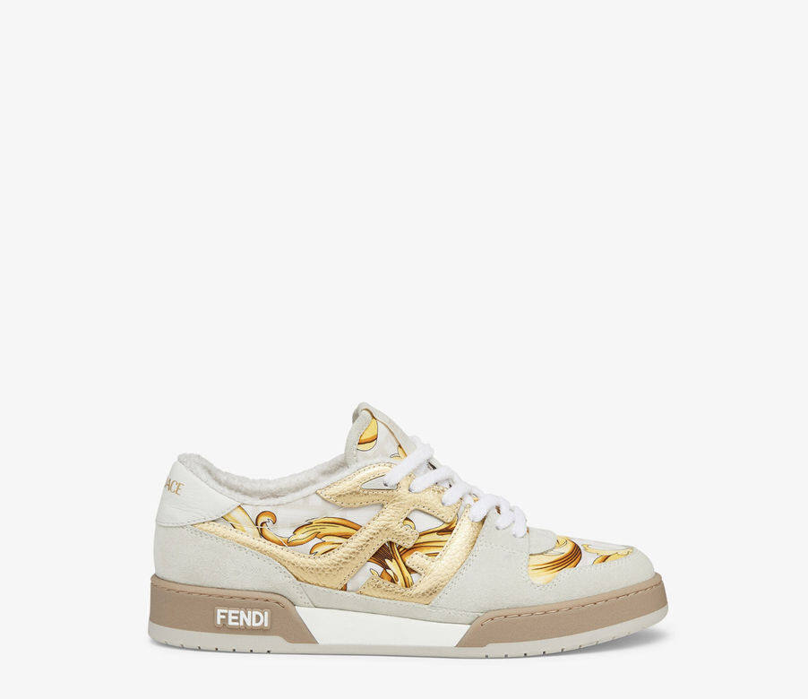 他穿上系列中的Fendace Beige Suede Low-tops波鞋,結合Fendi和Versace的品牌特色,米白、鮮黃和啡 他穿上系列中的Fendace Beige Suede Low-tops波鞋,結合Fendi和Versace的品牌特色,米白、鮮黃和啡