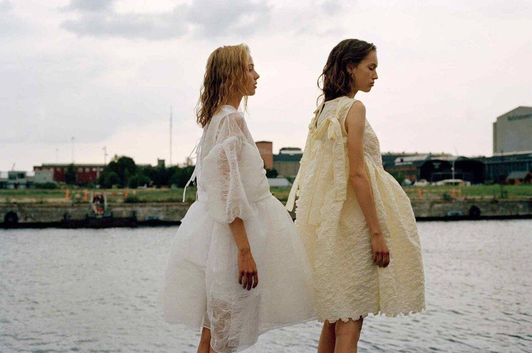 時裝品牌Cecilie Bahnsen於2017年入圍LVMH比賽後開始受到關注,曾在Dior、John Galliano及Erdem工作 時裝品牌Cecilie Bahnsen於2017年入圍LVMH比賽後開始受到關注,曾在Dior、John Galliano及Erdem工作