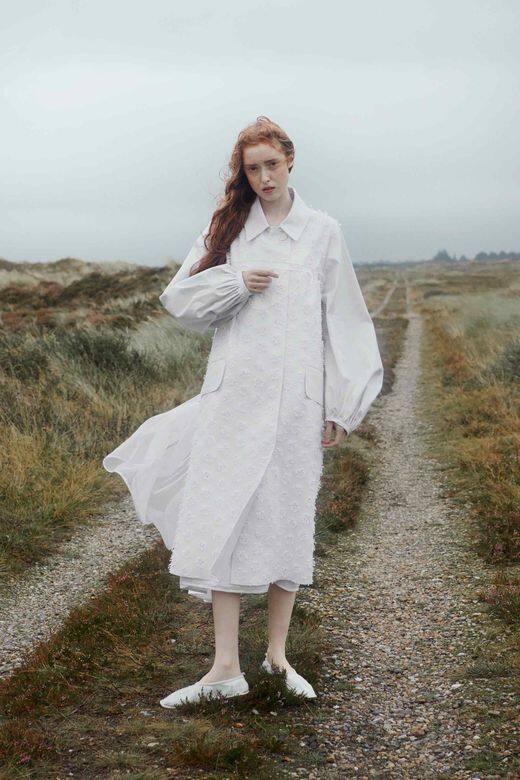 Cecilie Bahnsen主張浪漫主義,以女性視角設計出一季季充滿浪漫情懷的單品,受盡 Cecilie Bahnsen主張浪漫主義,以女性視角設計出一季季充滿浪漫情懷的單品,受盡