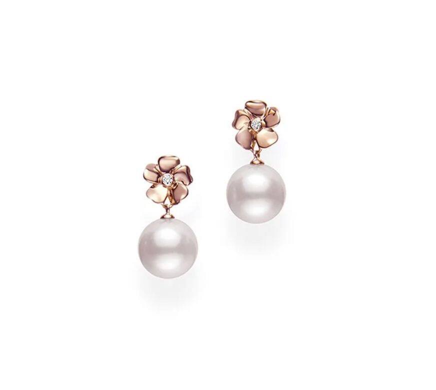 日本皇室御用的殿堂級珠寶品牌Mikimoto,也善於不乏以日本國花「櫻花」作為靈 日本皇室御用的殿堂級珠寶品牌Mikimoto,也善於不乏以日本國花「櫻花」作為靈