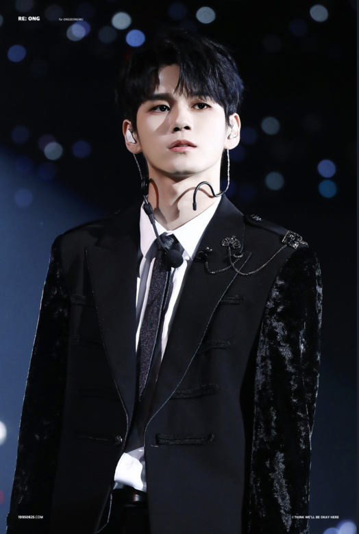 邕聖祐於2017年參與選秀節目《Produce 101》最終獲得第5名,以限定組合Wanna One成員 邕聖祐於2017年參與選秀節目《Produce 101》最終獲得第5名,以限定組合Wanna One成員