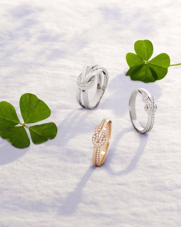 Chance Infinie系列的珠寶首飾擁有簡約流暢的線條美，配搭玫瑰金、鑽石、紅寶石、珍