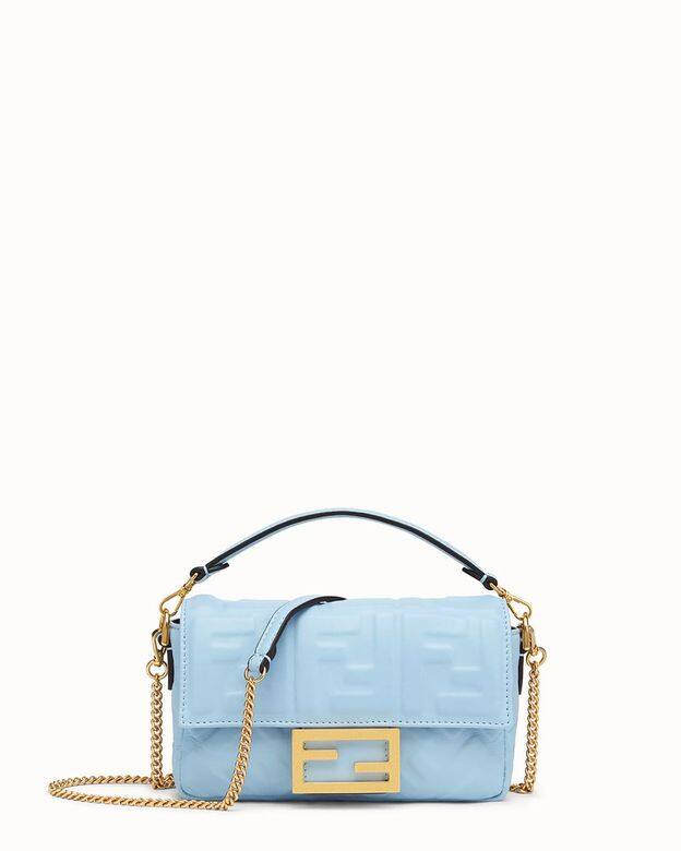Fendi Baguette手袋 HKD16,800附上鏈帶的小巧手袋,斜孭或腋下包也不錯! Fendi Baguette手袋 HKD16,800附上鏈帶的小巧手袋,斜孭或腋下包也不錯!