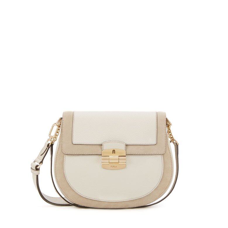 FurFurla Club 2系列感覺則更為簡潔優雅,質感豐富的皮革配以麂皮,再綴以金色 FurFurla Club 2系列感覺則更為簡潔優雅,質感豐富的皮革配以麂皮,再綴以金色