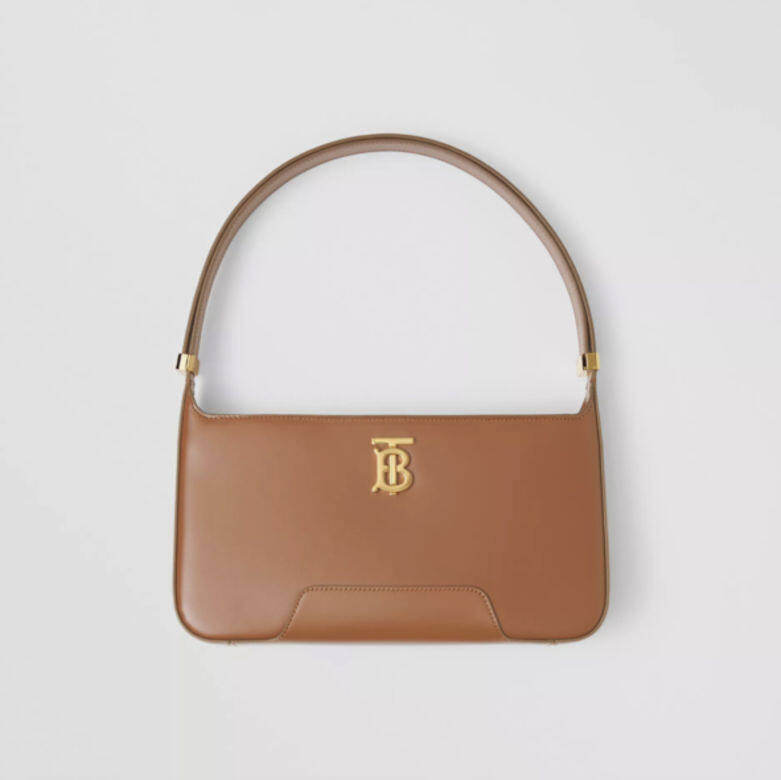 Shoulder Bag繼續大行其道，Burberry就為女士們設計出一款簡潔優雅、適合上班族使用