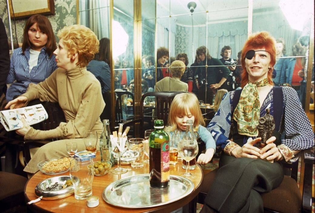 70年代David Bowie的Ziggy Stardust浮誇形象是時尚經典。 70年代David Bowie的Ziggy Stardust浮誇形象是時尚經典。