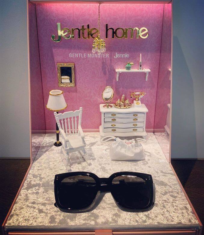 品牌更為Jennie特別推出了娃娃模型屋場景「Jentle Home」收藏盒，為合作系列的太陽