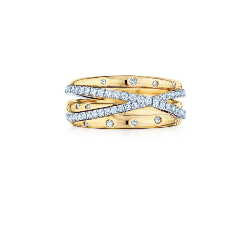 品牌的鑽石戒指設計新穎，相信深受年輕人喜歡，例如這枚Orbit Crossover Ring with Diamonds，鑲