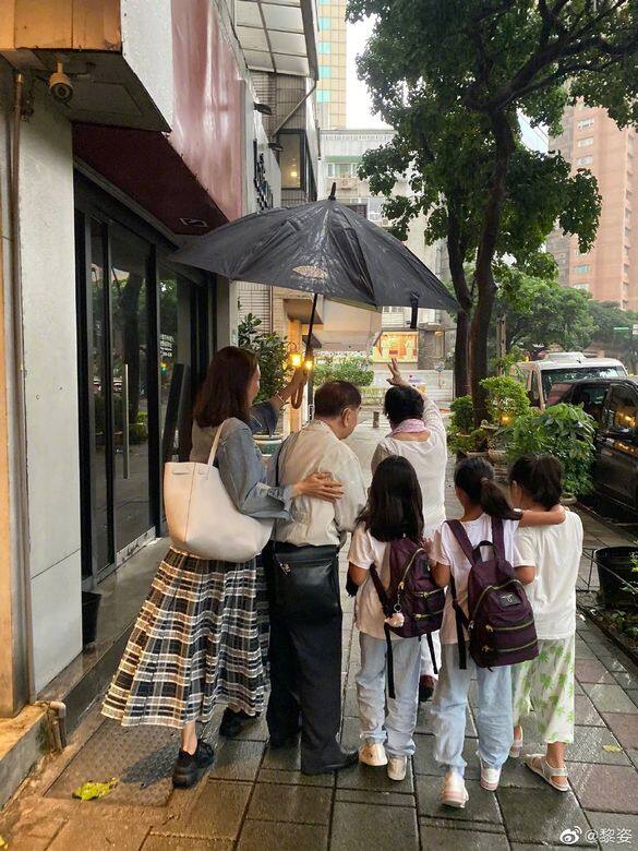 生日出遊與女兒父母同框!48歲黎姿的凍齡時尚美 生日出遊與女兒父母同框!48歲黎姿的凍齡時尚美