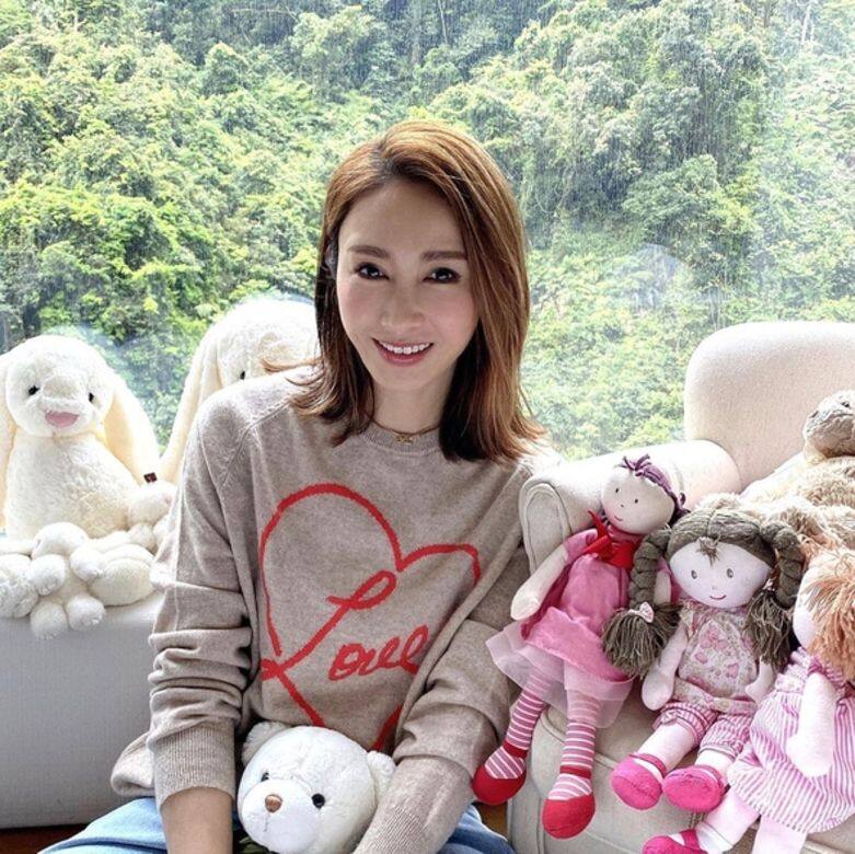 心善則美絕對可套用在黎姿身上,息影後的她除了照顧三個女兒和打理 心善則美絕對可套用在黎姿身上,息影後的她除了照顧三個女兒和打理