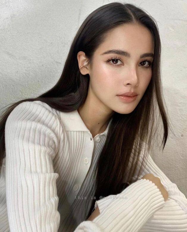 混血感高顏值的Yaya(Urassaya Sperbund),多次演出女主角,也奪下新人獎、影后寶座,異國感 混血感高顏值的Yaya(Urassaya Sperbund),多次演出女主角,也奪下新人獎、影后寶座,異國感