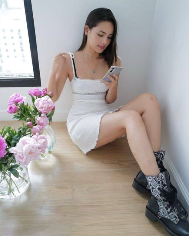 Yaya的身材不屬於乾瘦型的女生,反而是曲線分明、且肌肉線條優美的,她透 Yaya的身材不屬於乾瘦型的女生,反而是曲線分明、且肌肉線條優美的,她透