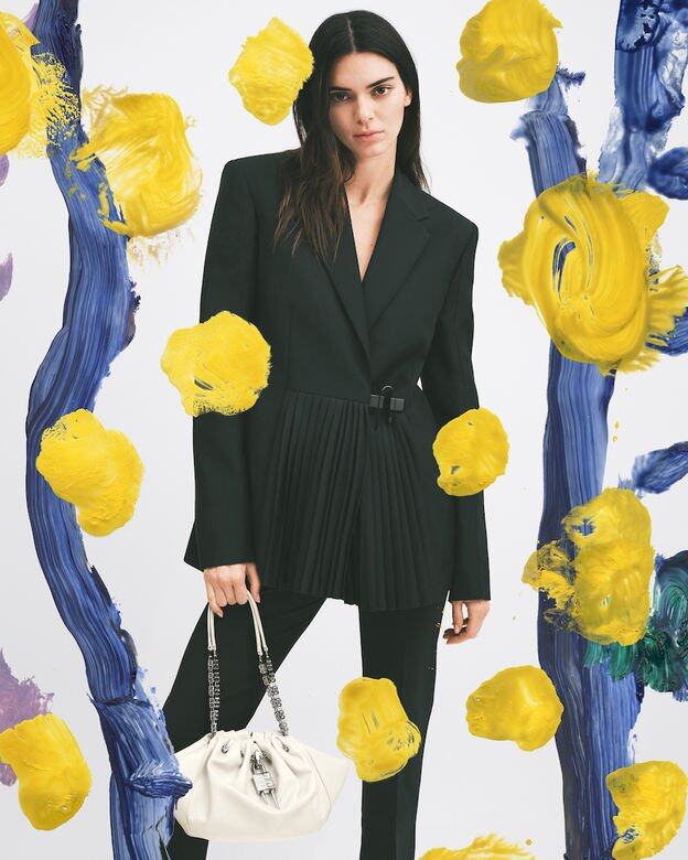 2022春夏系列廣告聚焦全新Givenchy袋款