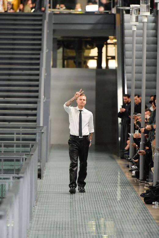 Williams分享:「我非常榮幸能加入Givenchy。品牌是獨特、魅力雋永的時尚經典,我非常期 Williams分享:「我非常榮幸能加入Givenchy。品牌是獨特、魅力雋永的時尚經典,我非常期