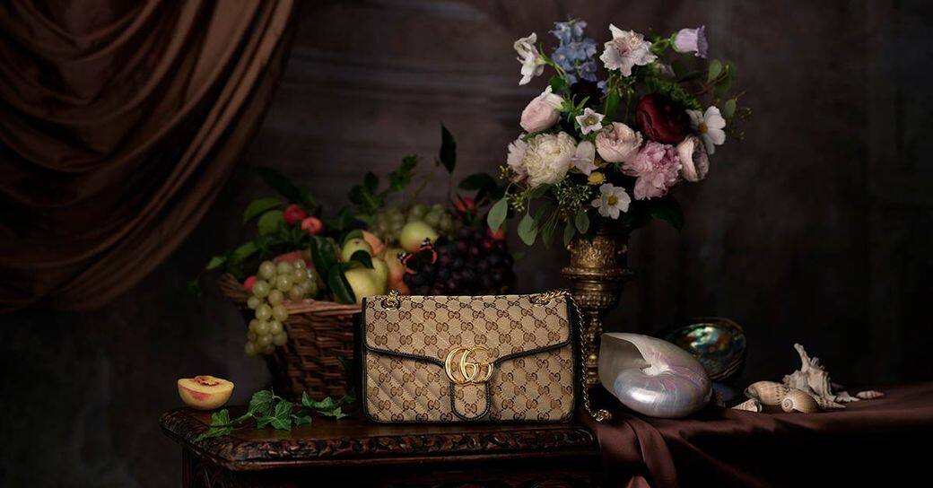 作為2020年春夏的亮點產品,全新的GG Marmont 袋依舊保留品牌的傳統,但同時保 作為2020年春夏的亮點產品,全新的GG Marmont 袋依舊保留品牌的傳統,但同時保
