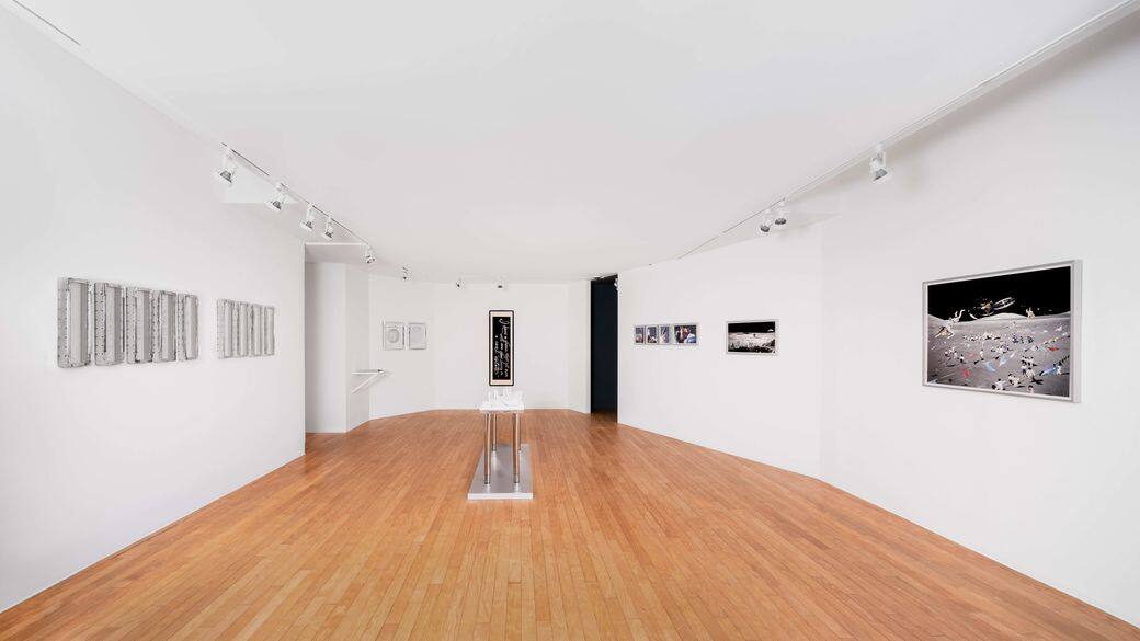 Post Territory Ujeongguk空間就展出了藝術家Kang Woohyeok創作的《Lunar Real Estate》,藝術家希望可透過外太 Post Territory Ujeongguk空間就展出了藝術家Kang Woohyeok創作的《Lunar Real Estate》,藝術家希望可透過外太