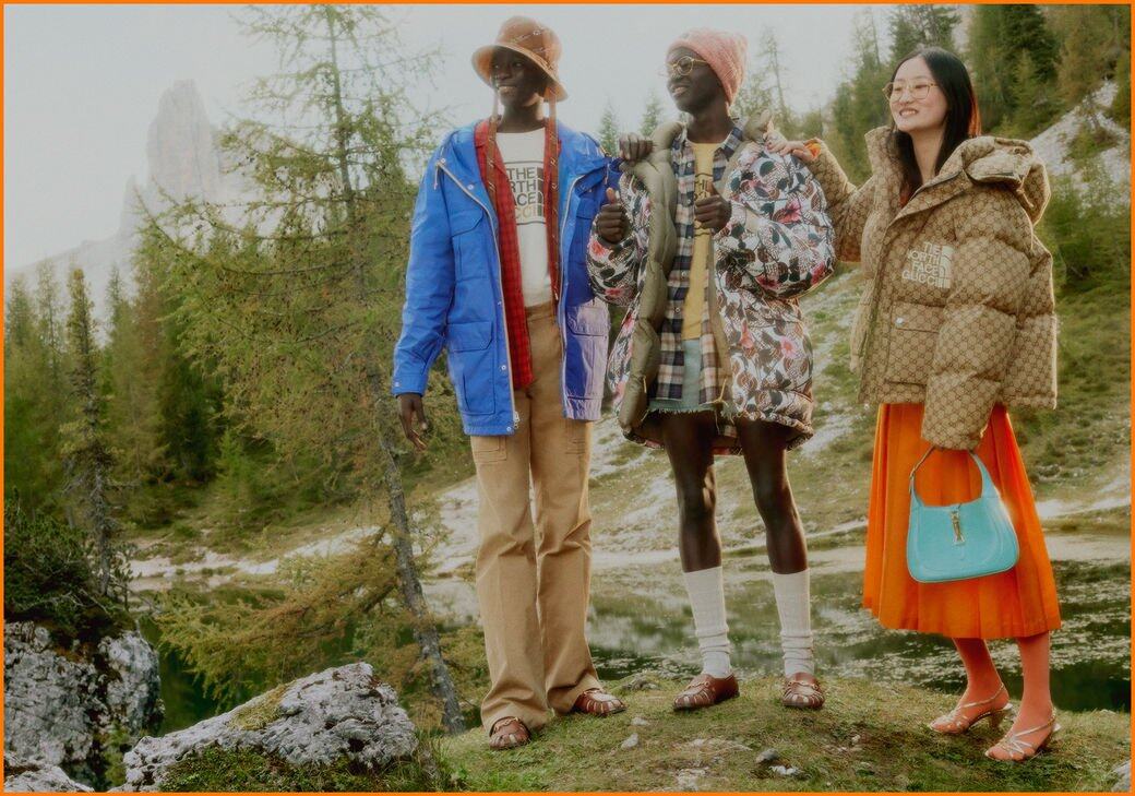 多姿多彩的印花是The North Face x Gucci系列的一大特色,這些色彩鮮明的印花結 多姿多彩的印花是The North Face x Gucci系列的一大特色,這些色彩鮮明的印花結