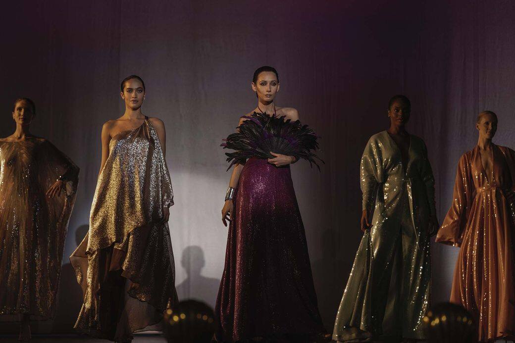 法國代表是鼎鼎大名的Yves Saint Laurent、Hubert de Givenchy、Pierre Cardin等經典大師,而代表美國時尚 法國代表是鼎鼎大名的Yves Saint Laurent、Hubert de Givenchy、Pierre Cardin等經典大師,而代表美國時尚