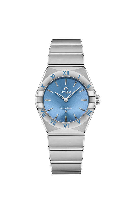 同樣有不同色調的錶面選擇，優雅亮眼的天藍色綴飾18K白金刻度及貼