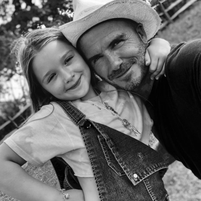爸爸碧咸在Harper七歲生日當天上載了女兒攬著他頸項的甜蜜合照，並寫道