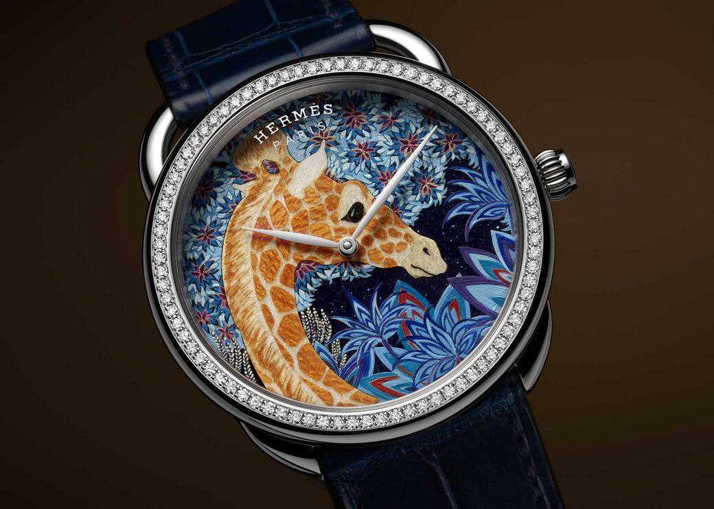 Hermès推出的這款Arceau The Three Graces工藝手錶，以演繹英國藝術家Alice Shirley於2020年設計