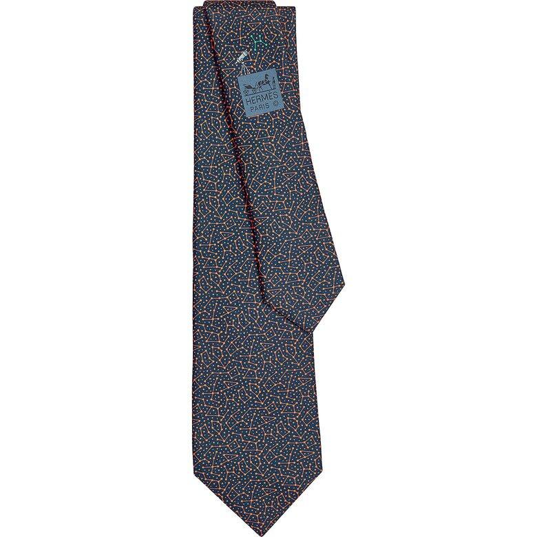 領帶是不少男士們每天必備的配飾，向他送上領帶就如傳達每天相伴的
