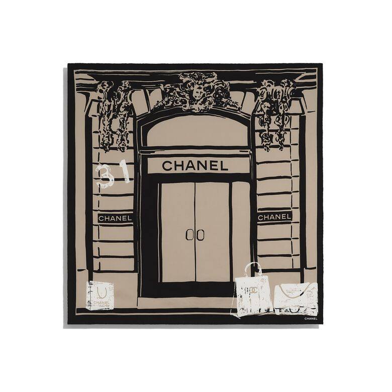 Chanel圖案方形絲巾$3,300