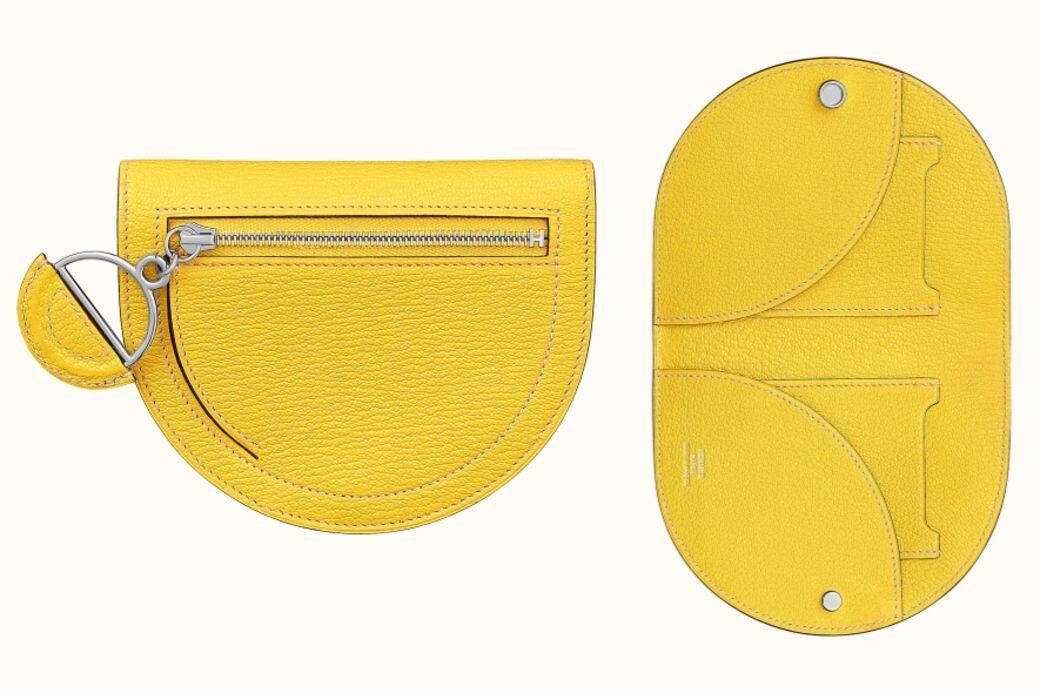 搶眼的檸檬黃色細銀包充滿夏日風情，半圓形對摺的小銀包計設適合喜