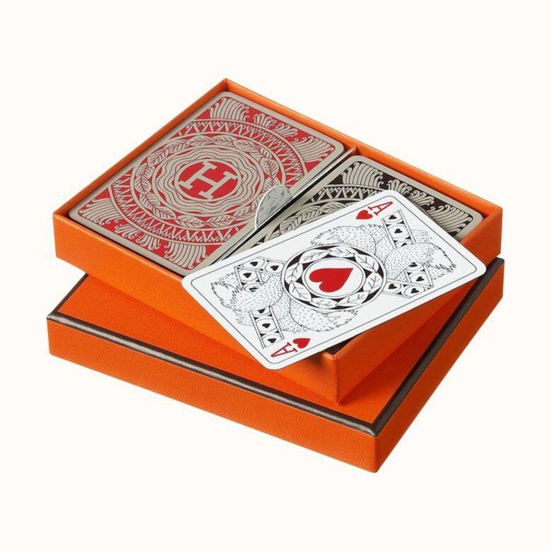 Hermés Les 4 Mondes插畫風牌 (約$923港元) Hermés Les 4 Mondes插畫風牌 (約$923港元)