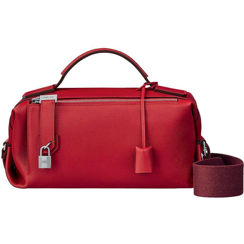 EMILE HERMÈS Evercolor 小牛皮手袋 (HK$ 86,500) 這款手袋造型仿傚旅行袋,向愛馬仕的旅人 EMILE HERMÈS Evercolor 小牛皮手袋 (HK$ 86,500) 這款手袋造型仿傚旅行袋,向愛馬仕的旅人