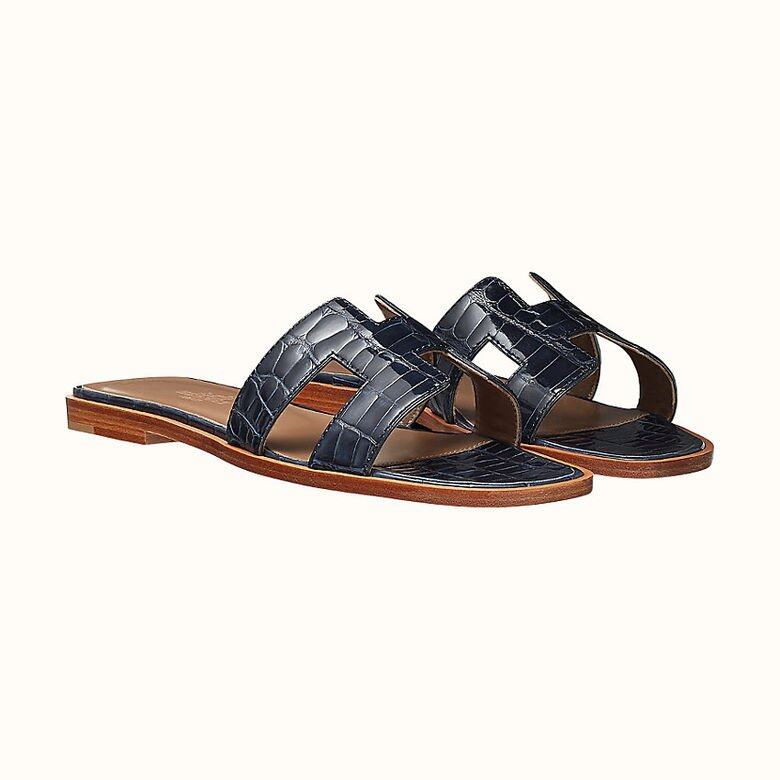 Hermès Oran Sandals也備有珍貴皮革系列,這對凉鞋就是採用密西西比鱷魚皮革。按 Hermès Oran Sandals也備有珍貴皮革系列,這對凉鞋就是採用密西西比鱷魚皮革。按
