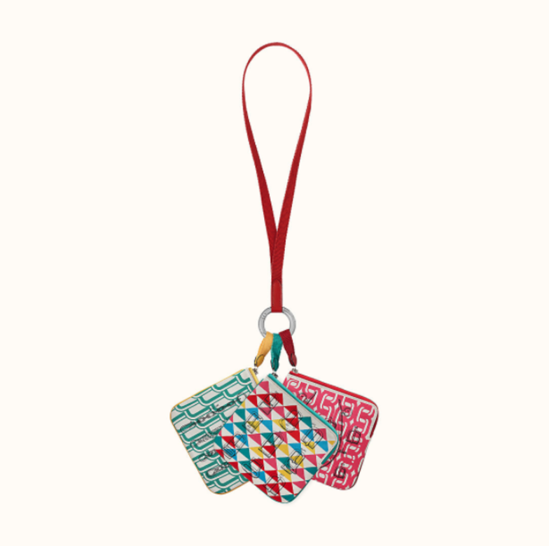 Carre Pocket pouch 小牛皮散銀包($8,100)Carre Pocket lanyard皮帶連釦飾($4,500) Carre Pocket pouch 小牛皮散銀包($8,100)Carre Pocket lanyard皮帶連釦飾($4,500)