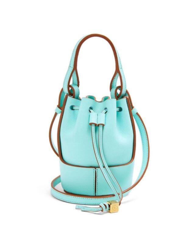 Loewe Balloon迷你水桶袋一直是品牌It Bag,2021五月推出迷你版後再次爆紅!辨識度 Loewe Balloon迷你水桶袋一直是品牌It Bag,2021五月推出迷你版後再次爆紅!辨識度