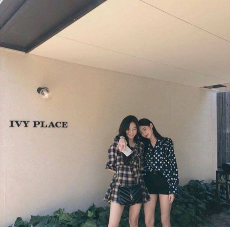 洪秀珠私下跟Blackpink成員Jisoo是好友,多次一起出遊,應該交情匪淺,難道美女都 洪秀珠私下跟Blackpink成員Jisoo是好友,多次一起出遊,應該交情匪淺,難道美女都