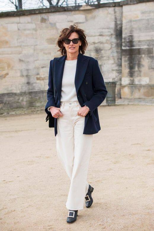 「要掌握另類的巴黎女性風格有十個要點。其中： 穿牛仔褲要配寶石鑲嵌涼