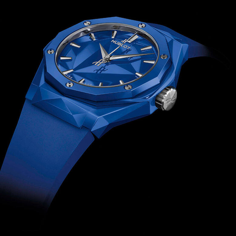 Classic Fusion經典融合系列的Orlinski手錶除了錶帶和錶冠外，均由陶瓷打造，幾何線條