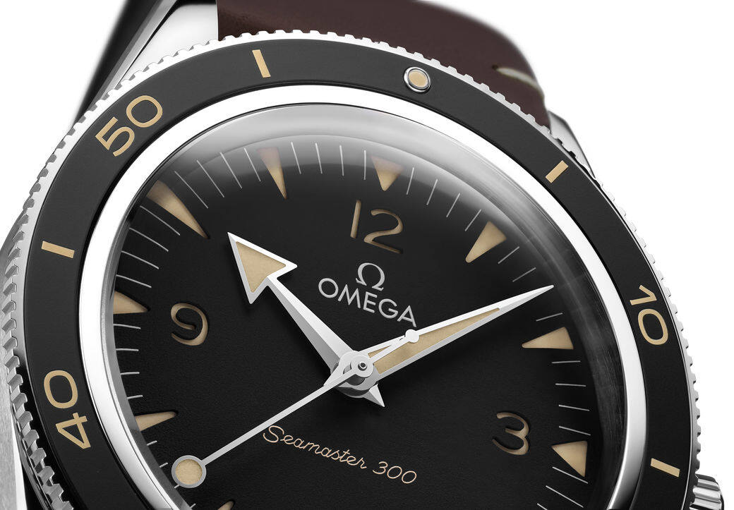 新錶盤跟Omega以往的款式最為不同，嶄新運用了三文治式的表盤概念。