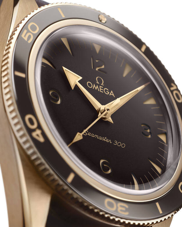 首次現身青銅錶款式，有著自己的專利材質，包括37.5%的9K純度黃金，另