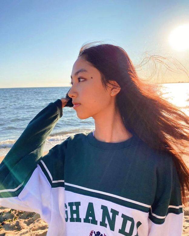 花費很少,因為我還是學生,星期一至五都穿校服,所以真的很少買衣服。打 花費很少,因為我還是學生,星期一至五都穿校服,所以真的很少買衣服。打
