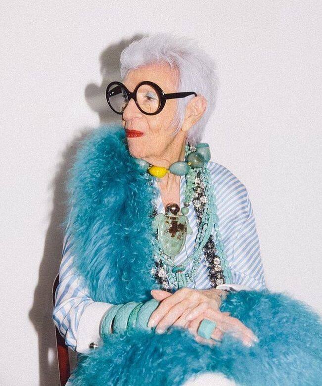 圓型 oversize 眼鏡是 Iris Apfel 是標誌之一 圓型 oversize 眼鏡是 Iris Apfel 是標誌之一
