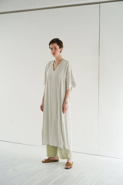說到松本惠奈,其已於2009年曾創辦過服裝品牌Emoda,其後更愈戰愈勇,創立個 說到松本惠奈,其已於2009年曾創辦過服裝品牌Emoda,其後更愈戰愈勇,創立個