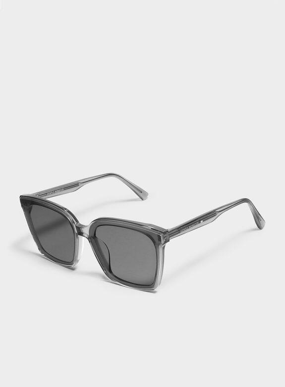 Tega G1採用灰色方形Flatba鏡框，99.9%紫外線防護的黑色蔡司鏡片，旁邊簡單