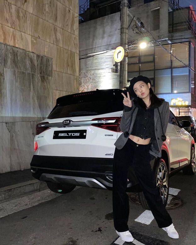 Jennie顯高穿瘦的闊腳褲穿搭:西裝褸 Jennie顯高穿瘦的闊腳褲穿搭:西裝褸