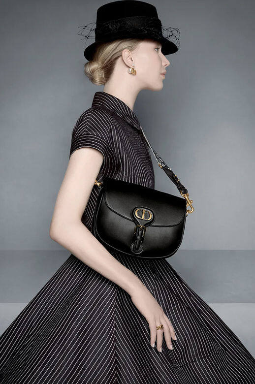 Jennifer Lawrence不但在演藝圈大受歡迎,在時裝界也是人氣的Fashion Icon。她曾為Dior拍攝多 Jennifer Lawrence不但在演藝圈大受歡迎,在時裝界也是人氣的Fashion Icon。她曾為Dior拍攝多