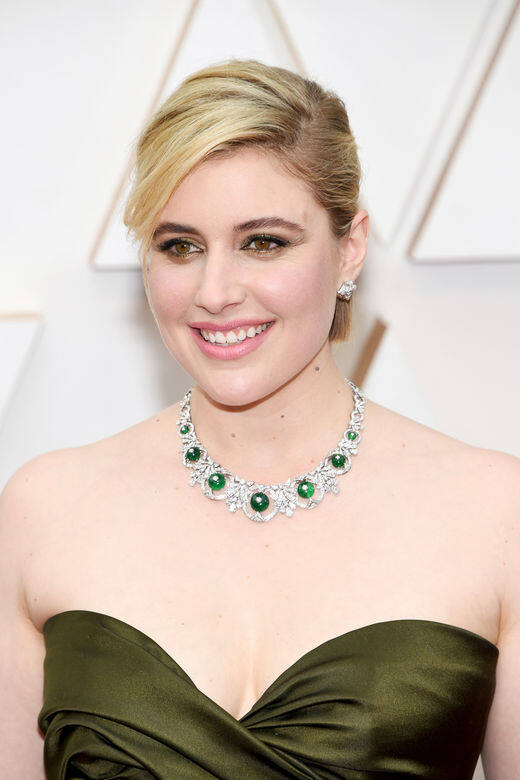 說到Greta Gerwig,當然要提及她榮獲最佳改編劇本的提名,至於造型方面,絕不得 說到Greta Gerwig,當然要提及她榮獲最佳改編劇本的提名,至於造型方面,絕不得
